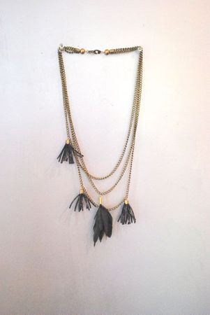 black and feathers pompoms necklace 006 22