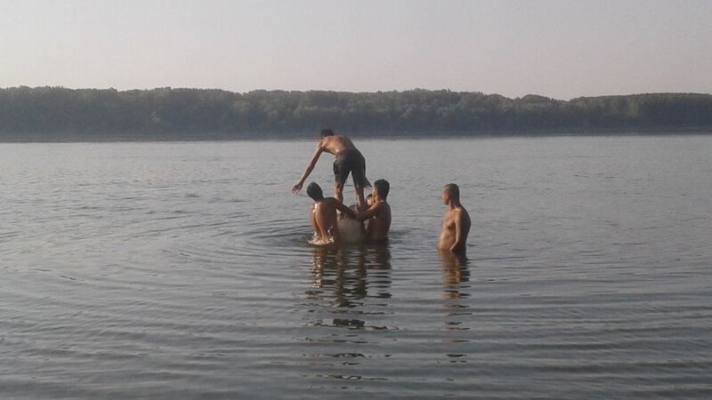 1-16 Tziganes dans le Danube (Bulgarie)