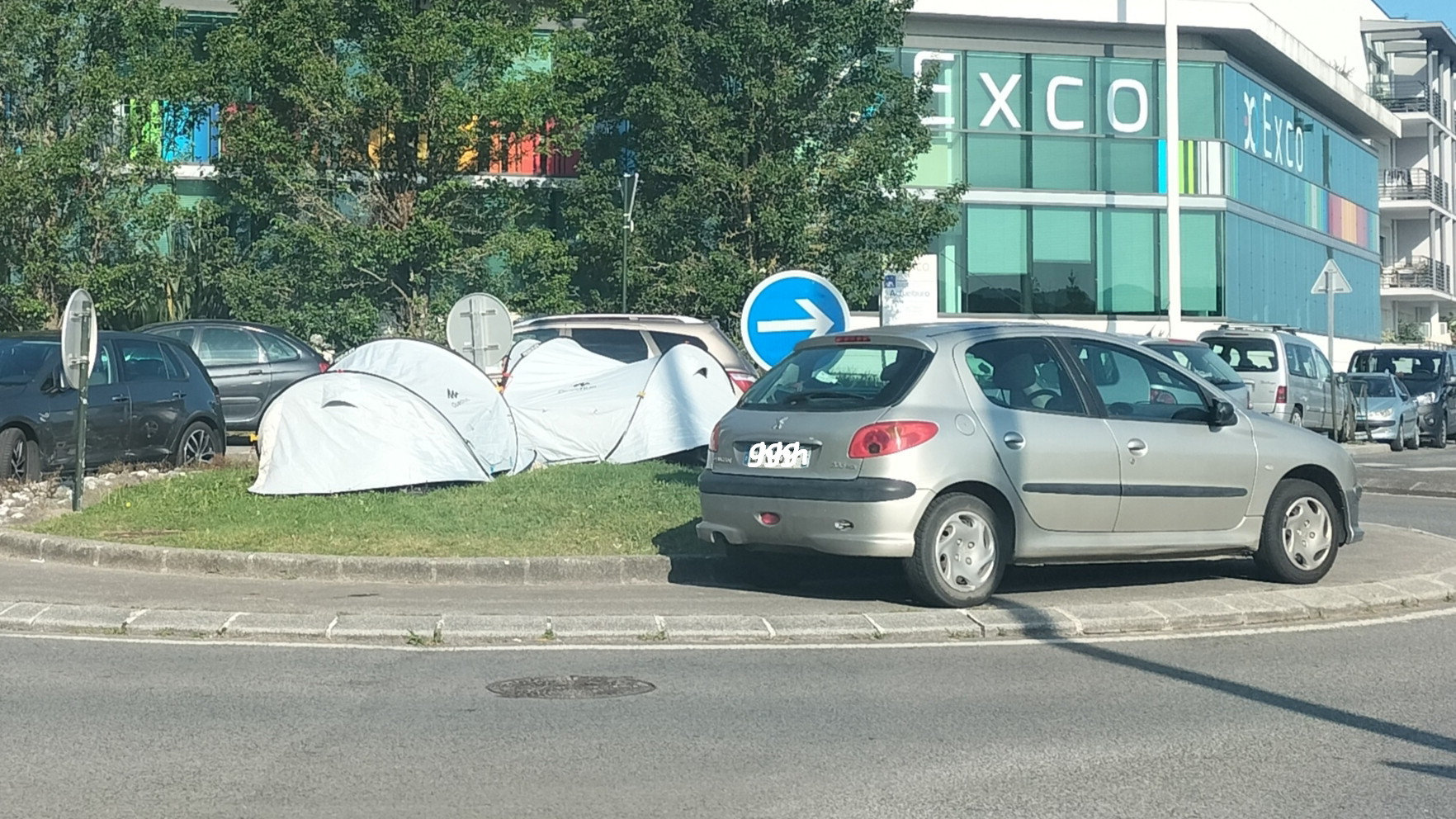 Bayonne, rond-point pendant les fêtes (64)