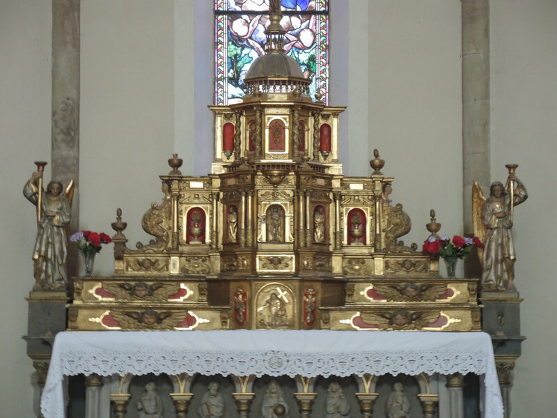Hérisson, église Notre Dame, autel