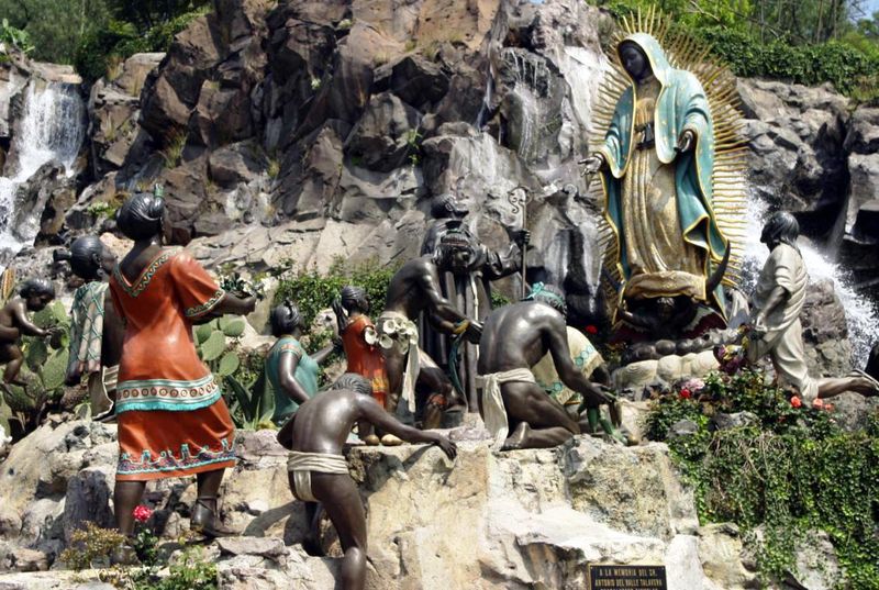 Statues%20of%20Ou%20Lady%20of%20Guadalupe