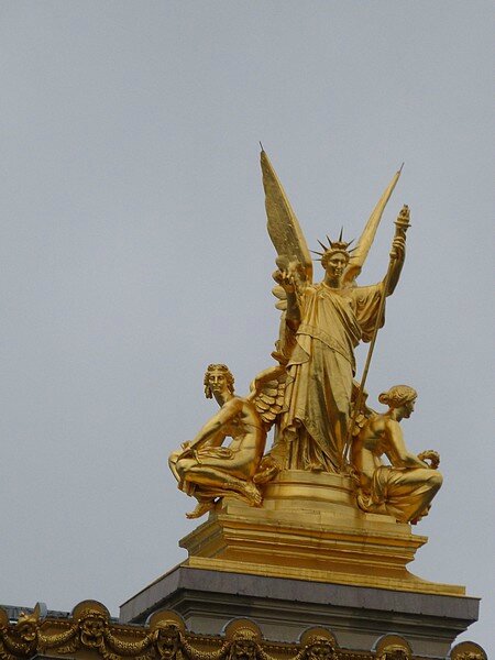 statue sur Opera facade avant2