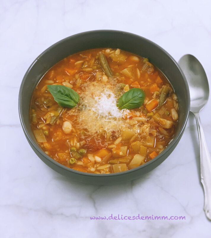 Minestrone aux petites pâtes grecques