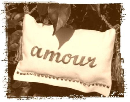 BRODERIE COUSSIN AMOUR
