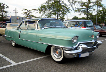 Cadillac_series_sixty_two_sedan_de_ville_hardtop_de_1956__Rencard_du_Burger_King__01