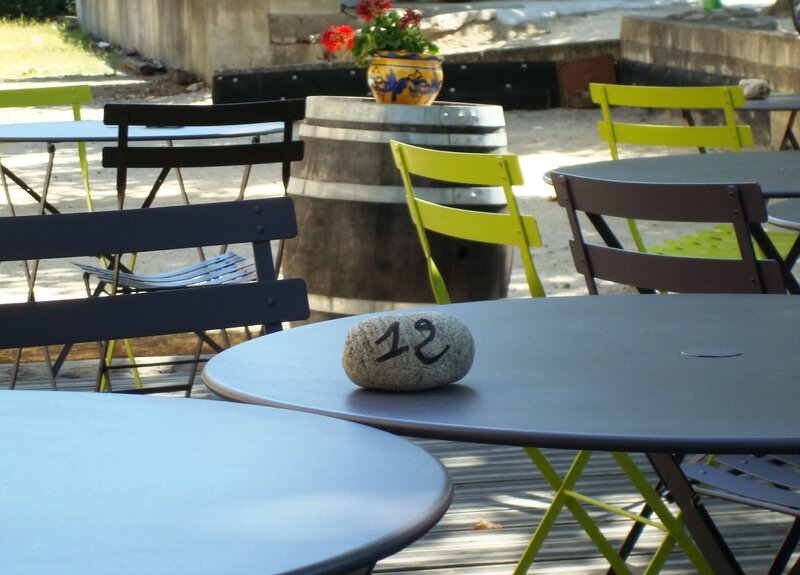 terrasse de café (Ruom, Ardèche)