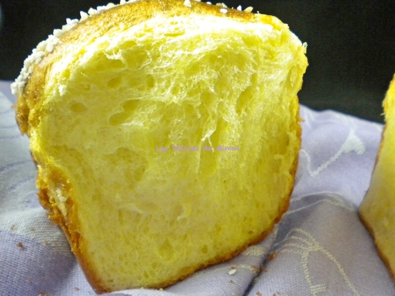 Brioche moelleuse au sucre à la mie bien filante 4