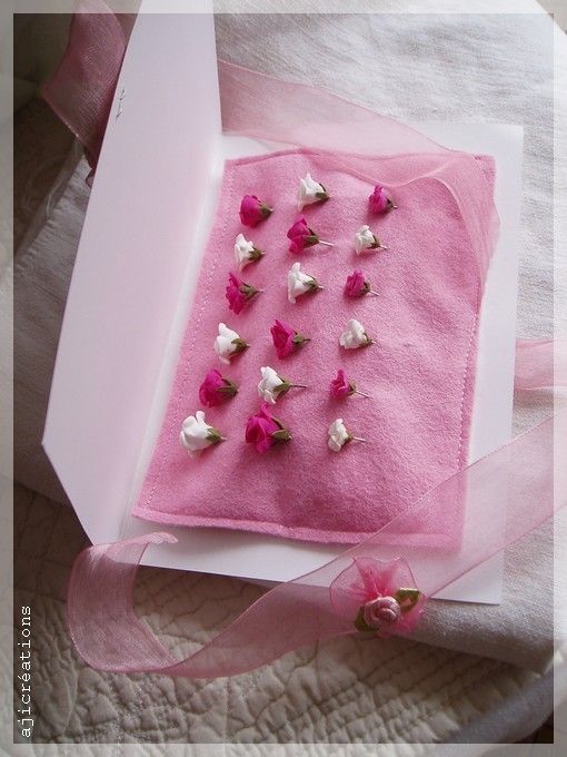 Collections de roses en épingles pour brodeuses