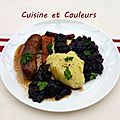 Cocotte de saucisses de Toulouse aux <b>pruneaux</b> marinés 