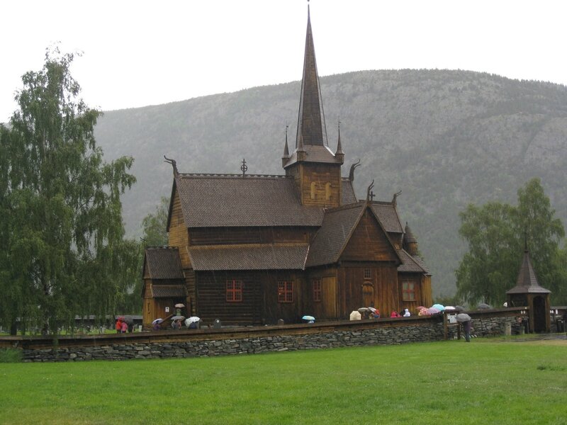 église en bois debout de Lom