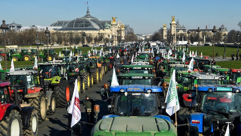 tracteurs à PARIS