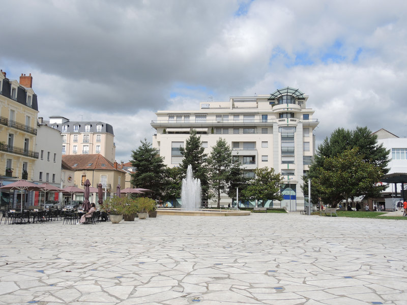 Vichy, place Charles de Gaulle (03)