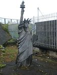 statue1