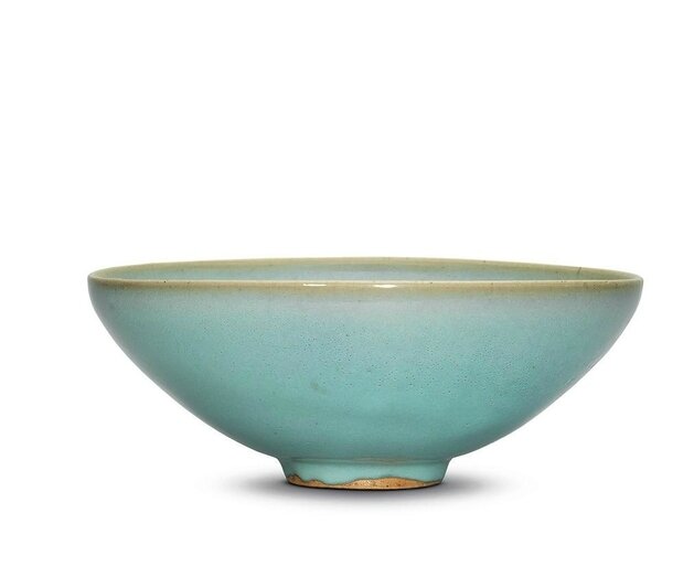 A large Jun sky-blue glazed bowl, Northern Song-Jin dynasty, 12th-13th century