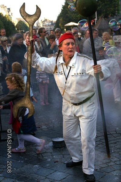 deklictheatretonic_le_tynguelybulle_CopyrightTasunka2008_02