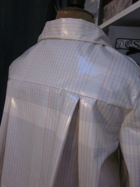 Ciré AGLAE en coton enduit imprimé page d'écriture sur fond écru fermé par un noeud dans le même tissu (1)