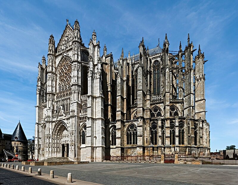 Beauvais_Cathedral_Exterior_1,_Picardy,_France_-_Diliff