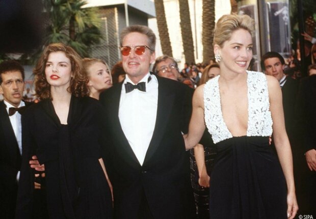 Jeanne Tripplehorn, Michael Douglas et Sharon Stone montant les Marches