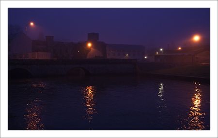 ville_brume_matin_riviere_pont_150111
