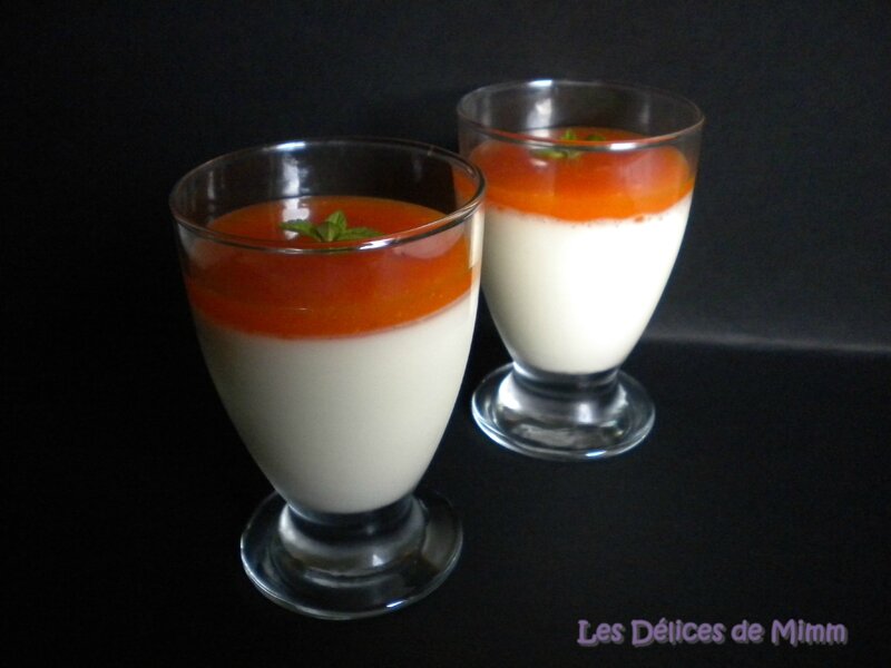 Panna cotta vanillée et son coulis d’abricots