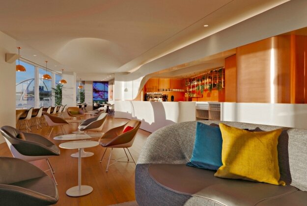LAX-Clubhouse-Courtesy-Virgin-Atlantic-image-of-bar-and-lounge