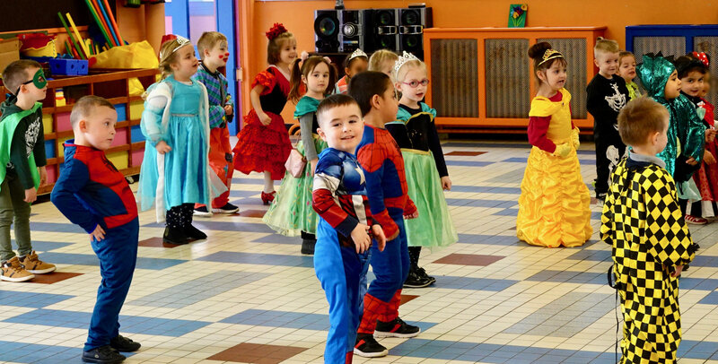 CHARLES CLÉMENT CHAMP ROLAND CARNAVAL MATERNELLE 2021 danse