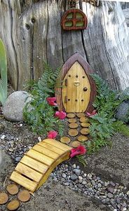 tree-trunk-fairy-door