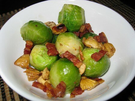 Tu vas les manger, tes choux de Bruxelles !! (avec des marrons et des lardons.) recettes Poêlée de choux de Bruxelles aux amandes **