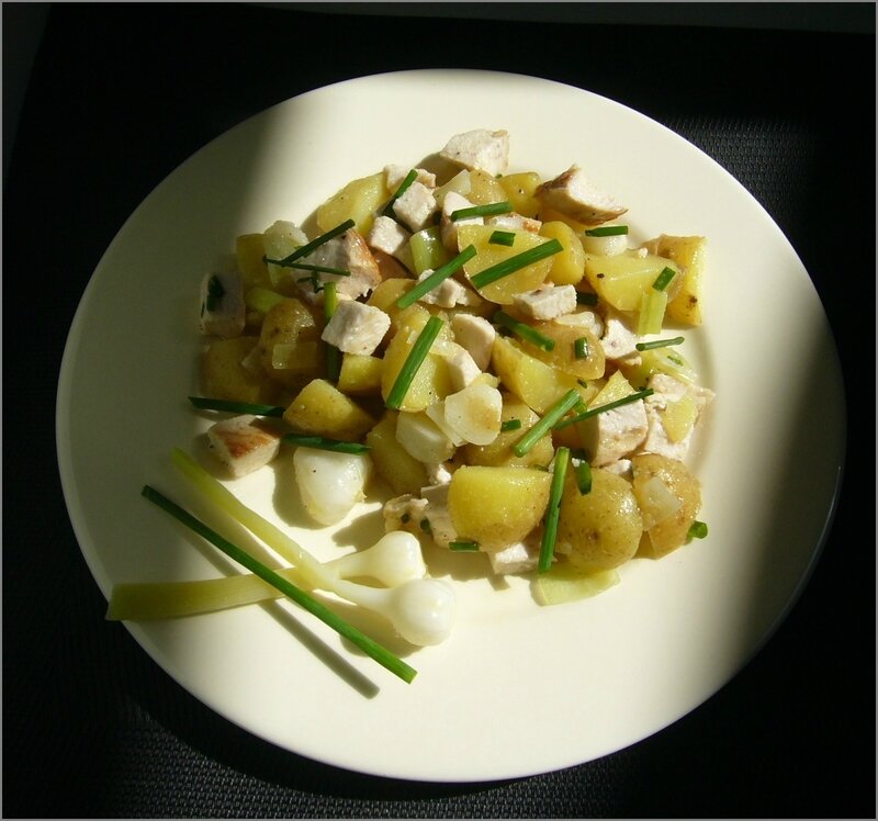 Salade de pdt grenailles, poireaux sauvages, huile aux cêpes