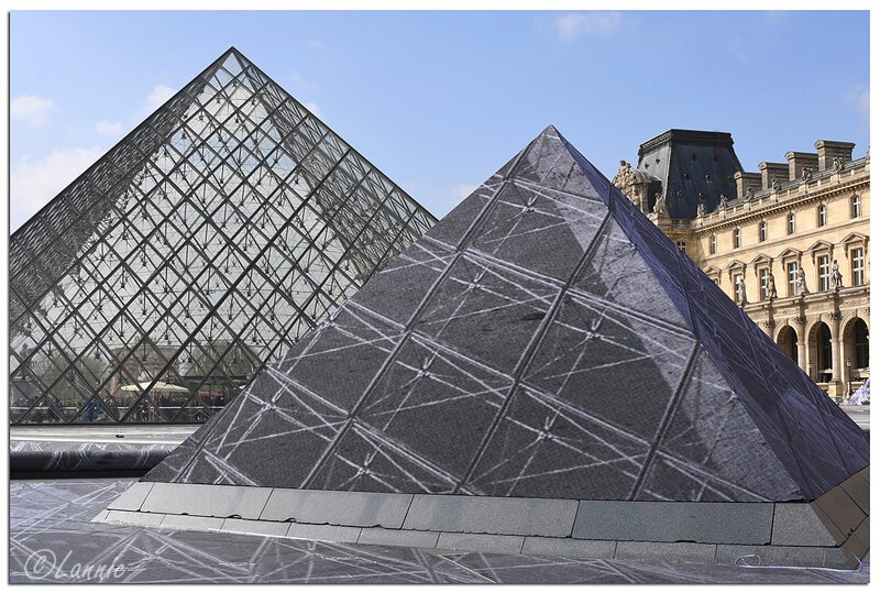 Paris_Le_Louvre_30_ans_JR_0_1