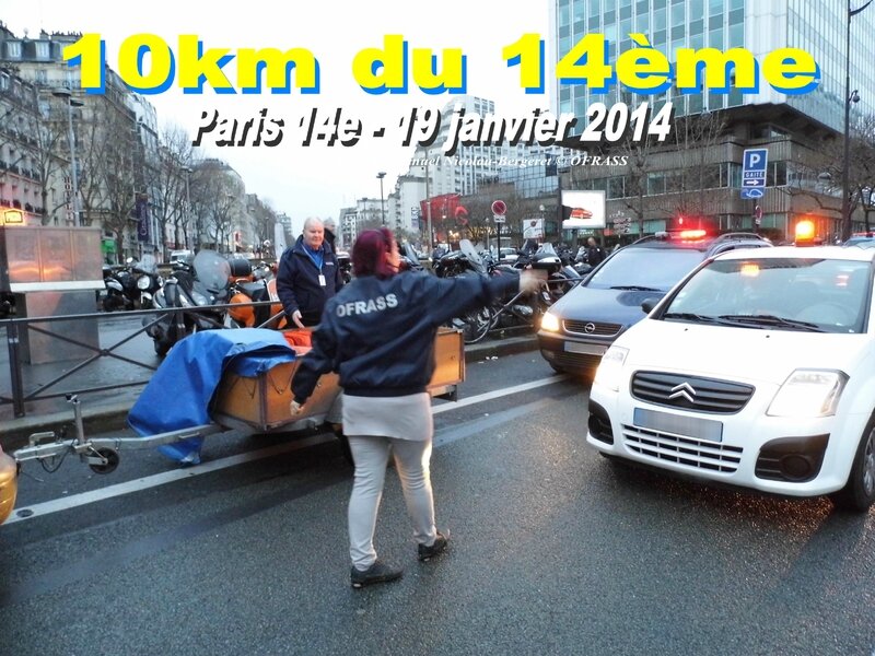 Les signaleurs de l'OFRASS encadrent le 10km de Paris 14e le 19 janvier 2014 © Jean-Emmanuel Nicolau-Bergeret / OFRASS