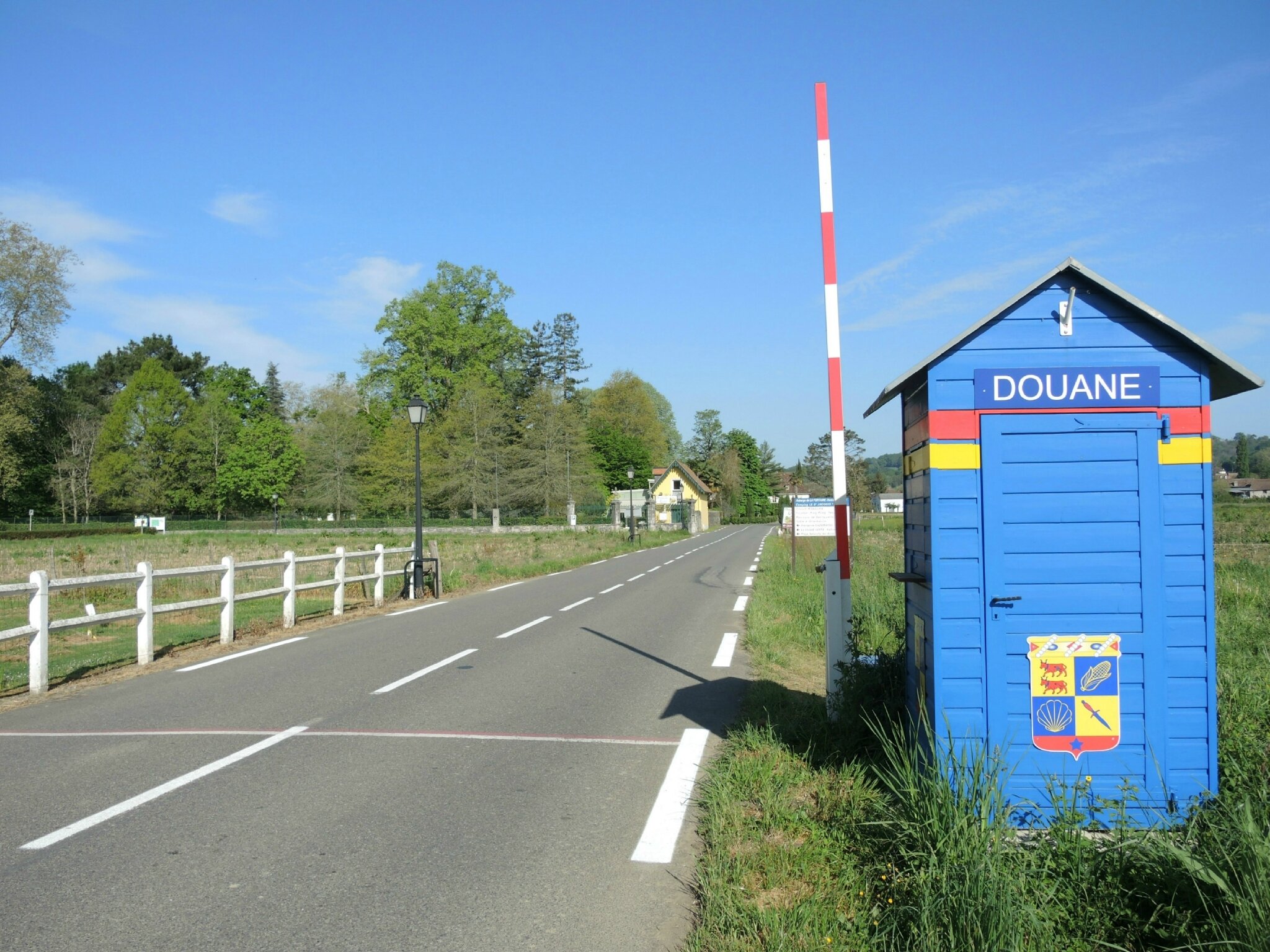 Laàs, la douane (64)