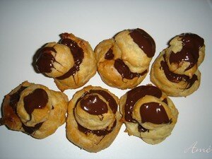 Religieuses à la crème vanille et au chocolat recettes GATEAU VANILLE INCORPORE DE CHOUX AU CHOCOLAT