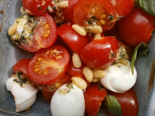 tomates_mozza_coulis_basilic