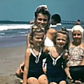 07/1941, <b>Santa</b> <b>Monica</b> - Norma Jeane et les Howell à la plage (Film Footage)