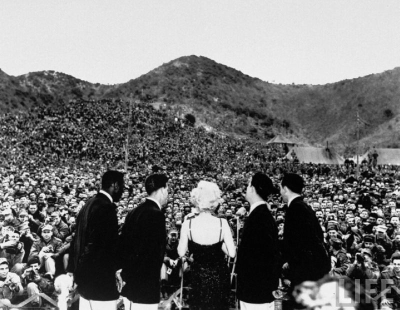 1954-02-17-stage_out-with_singers-010-1