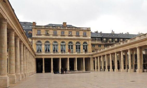 Paris Palais Royal Galerie d'Orléans R