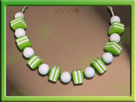 Collier_fimo_ray__anis_blanc_et_perles_acrylique_blanches