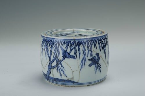 Blue-and-white cricket jar with the design of singing birds, Xuande period (1426-1435)