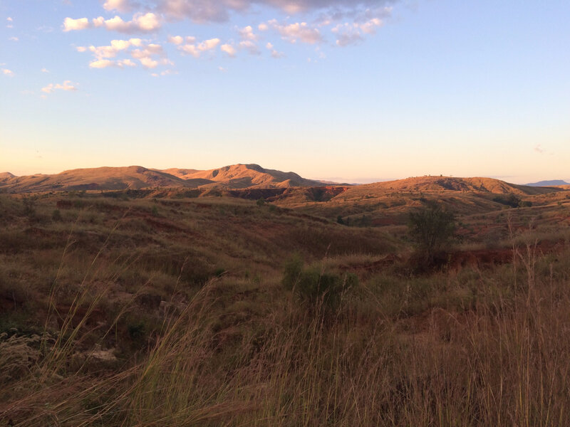 Le soleil se couche sur les dunes