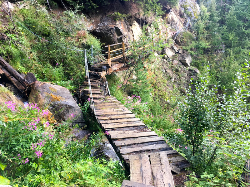 Sur le petit pont pour monter à Sorebois