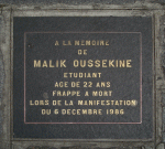 la plaque de la tombe de Malik Oussekine