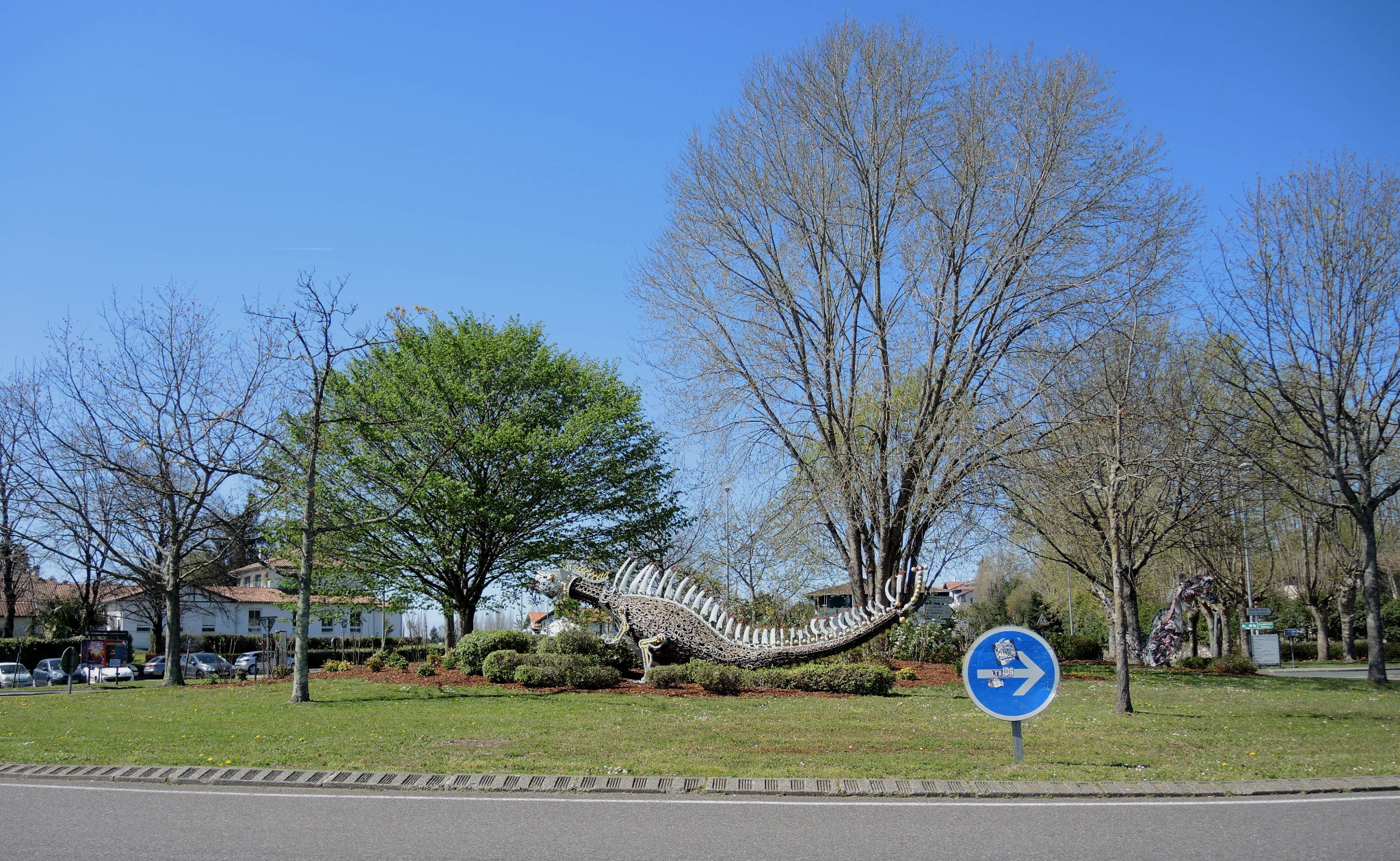Saint-Pierre-d'Irube, rond point dragon (64)