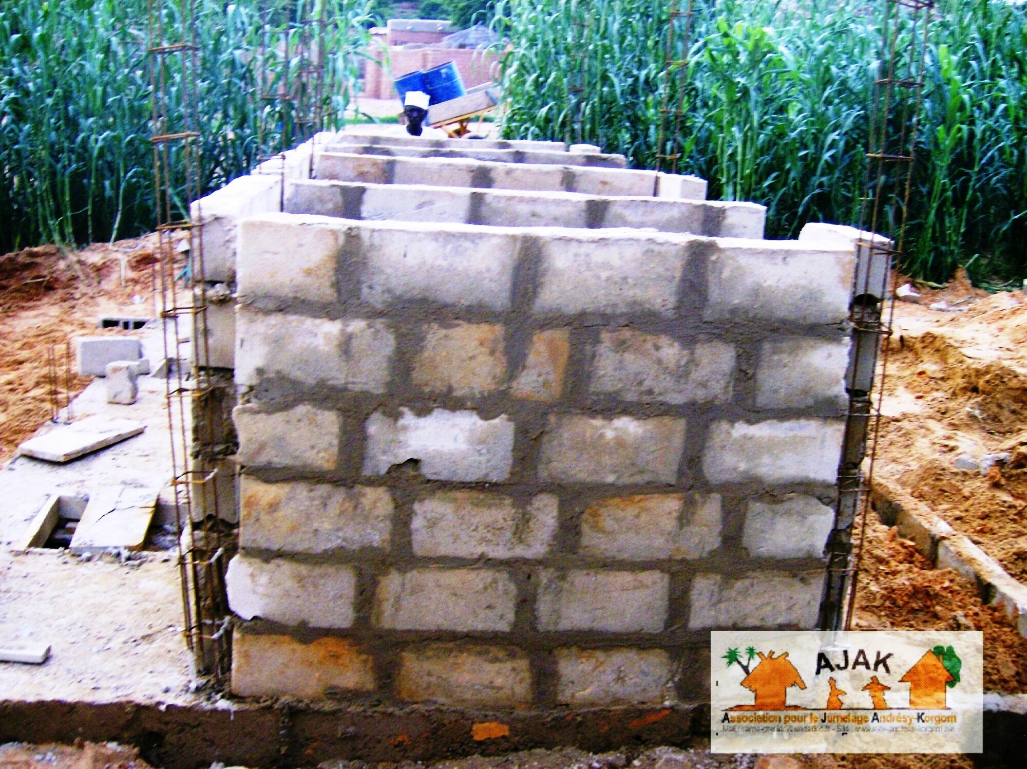 latrines CEG - montages des murs 3