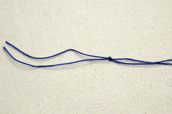 How-to-Make-a-Chinese-style-Bracelet-with-2-Strings-for-Beginners-step1