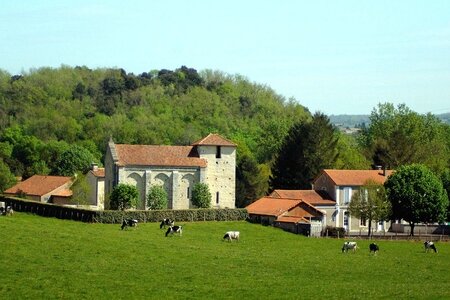 Vilhonneur église et mairie +école