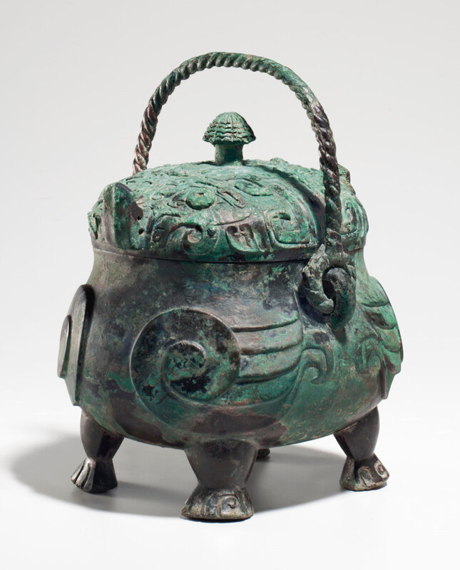2013_NYR_02689_1220_000(a_very_rare_and_exceptional_bronze_ritual_owl-form_wine_vessel_xiao_yo)