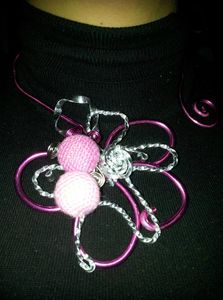 collier rose bonbon