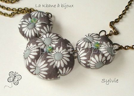 collier 3 potirons liberty daisy taupe détail2
