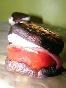 Millefeuille d'aubergine, mozzarelle et jambon de parme